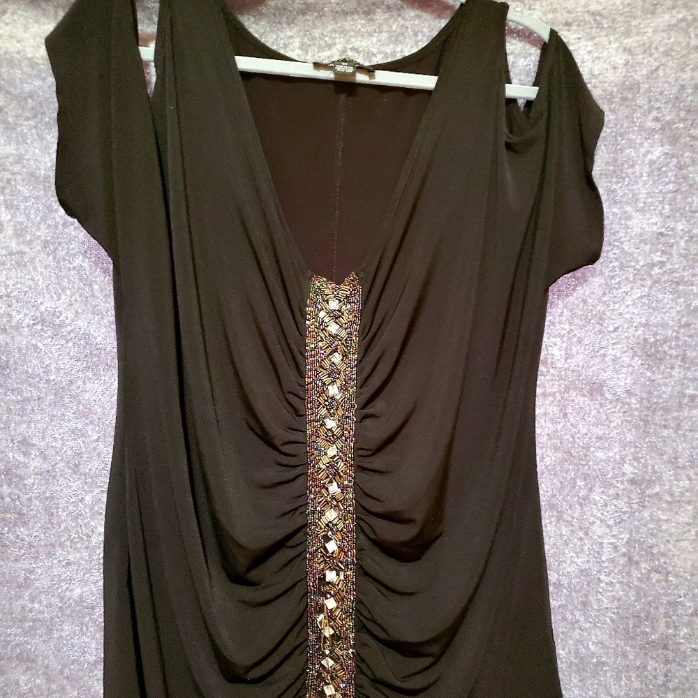 Exposed shoulder formal top